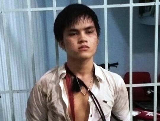 Đối tượng Trường lúc bị công an bắt.