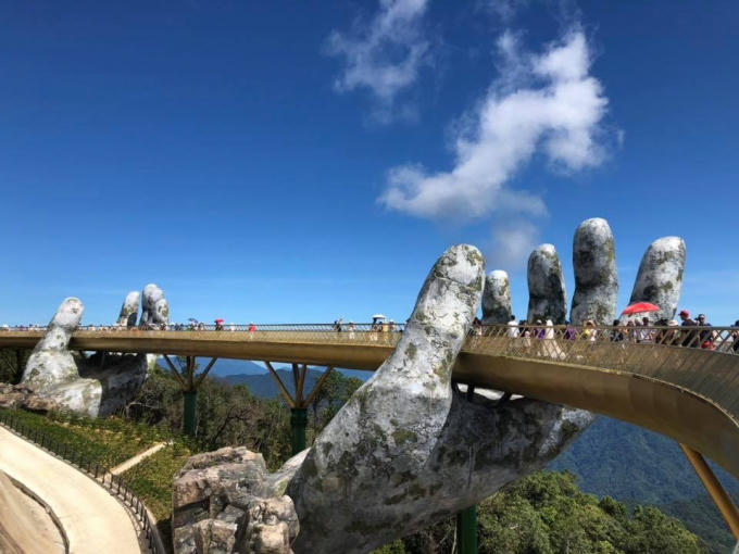 Cầu Vàng gây hiệu ứng tích cực cho du khách.