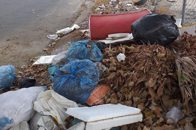 Xả rác bừa bãi là hành vi rất xấu.