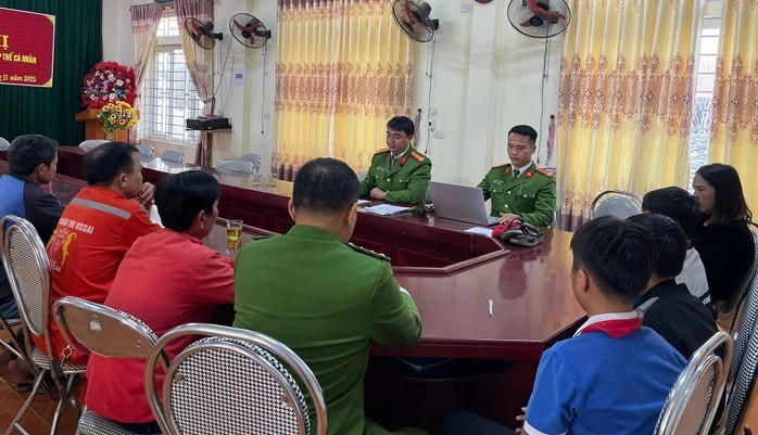 Các cháu học sinh trong việc tung tin giả tự vẫn làm việc với cơ quan công an.
