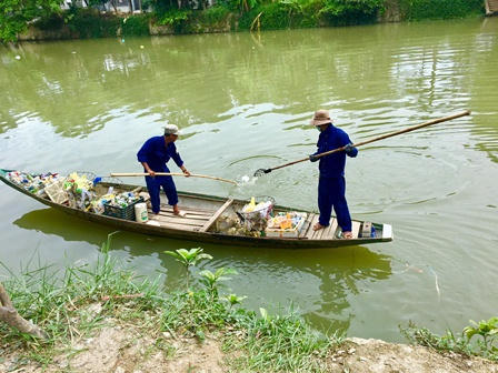 Tình trạng ô nhiễm trên con sông khu vực chợ An Cựu, TP Huế.