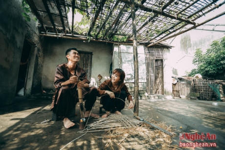 Ảnh cưới độc đáo của cặp đôi 'nông dân'