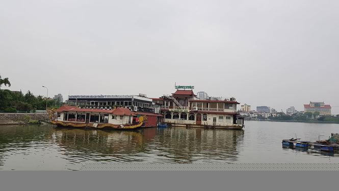 Đại diện UBND quận Tây Hồ cho biết, hiện nay quận vẫn đang thực hiện giữ nguyên hiện trạng. Còn định hướng tiếp theo như thế nào vượt quá thẩm quyền của UBND quận.