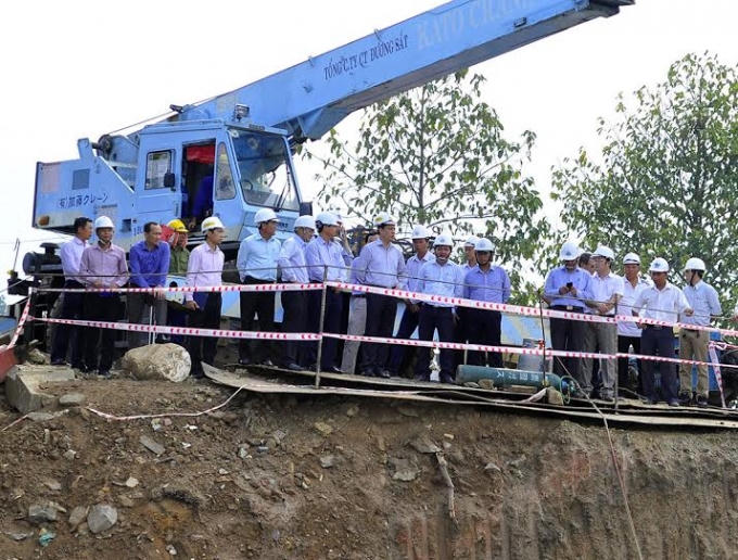 Đoàn cán bộ Bộ GTVT đến kiểm tra chỉ đạo thi công cầu Ghềnh.