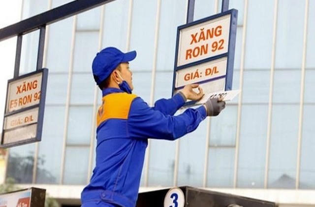 Giá xăng giảm 380 đồng/lít, vẫn giữ mức trên 20.000 đồng/lít