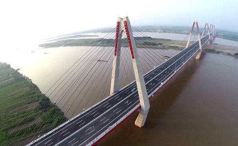 Dự án giao thông thủy và thủy điện trị giá 24.500 tỷ đồng trên sông Hồng nhận được nhiều chú ý từ dư luận.