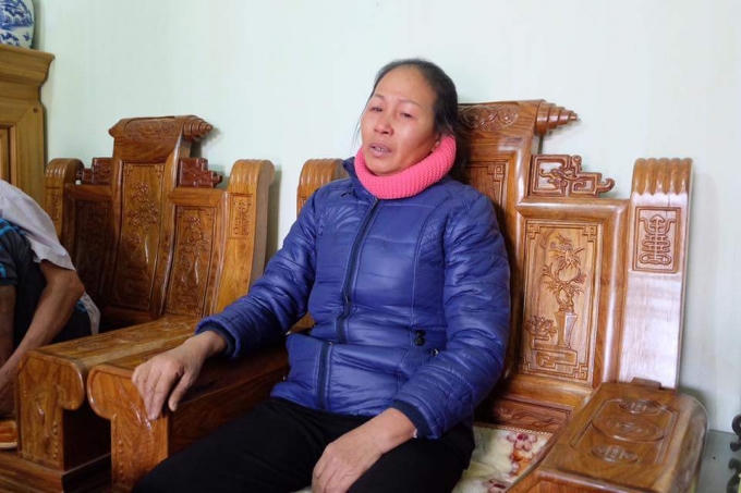 Bà Nguyễn Thị Đào (mẹ chồng chị Hường) khóc nức khi nhắc lại sự việc xảy ra trước đó. Ảnh: Định Nguyễn