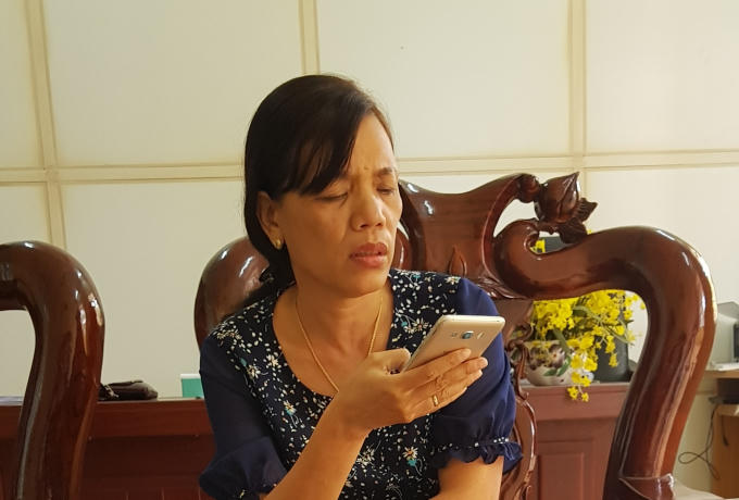 Bà Lan Hiệu trưởng nhà trường trao đổi với phóng viên