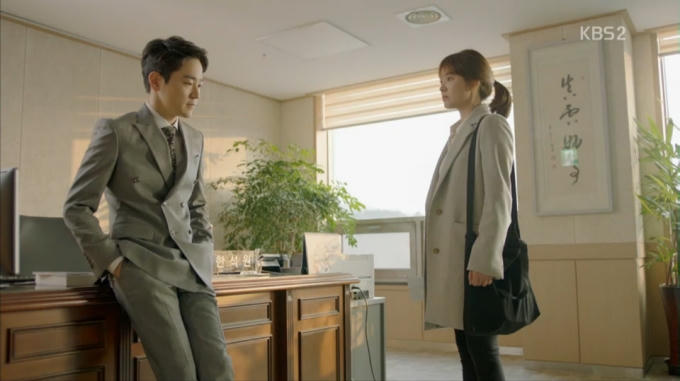 Hậu duệ mặt trời tập 13: Song Hye Kyo giật bắn mình, thảng thốt khi bạn trai bị thương nặng