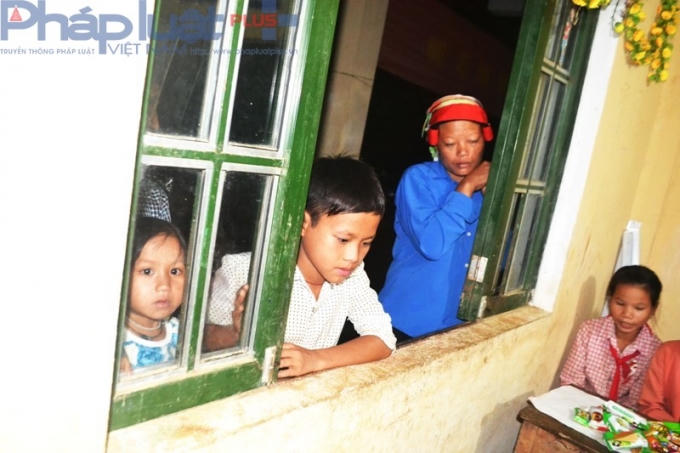 Tại điểm trường này, vẫn còn những đứa trẻ đang “khát” cái gọi là Tết trẻ em.