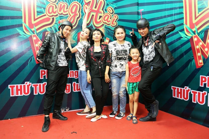 Lời nguyền truyền kiếp, đội Ngũ Sắc đem cải lương du nhập sao hỏa bằng các kĩ xảo hiện đại như phim Hollywood.
