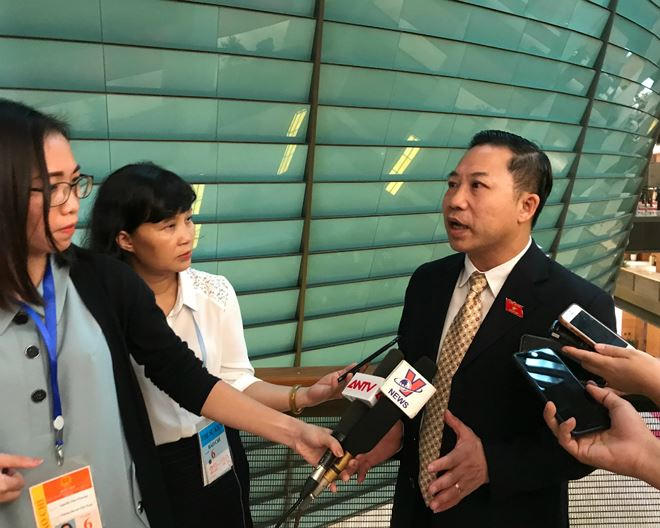 ĐB Lưu Bình Nhưỡng chia sẻ bên hành lang Quốc hội.