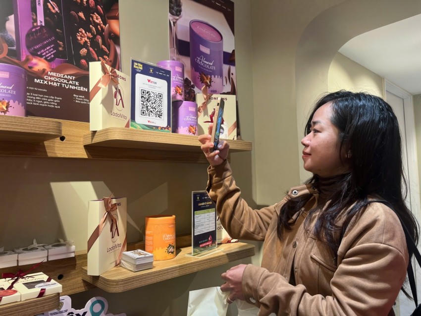 Toàn bộ giao dịch được thực hiện theo hình thức thanh toán không dùng tiền mặt qua VietQR.