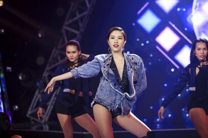 Hương Tr&agrave;m t&igrave;nh tứ mặn nồng b&ecirc;n Quang H&agrave;