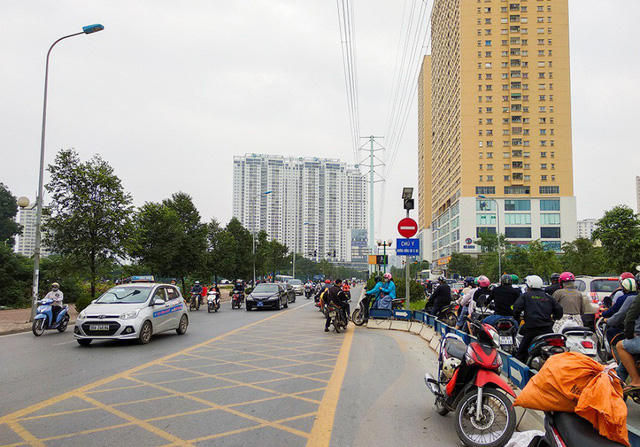 Được biết, cung đường này có điểm quay đầu phương tiện, nhưng nhiều người vô ý thức đã cố tình vi phạm để tiết kiệm quãng đường đi.