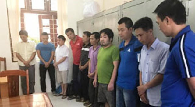 10 đối tượng thuộc đường dây cá độ bóng đá 1400 tỉ đồng bị bắt giữ. (Ảnh: CA Thanh Hóa)