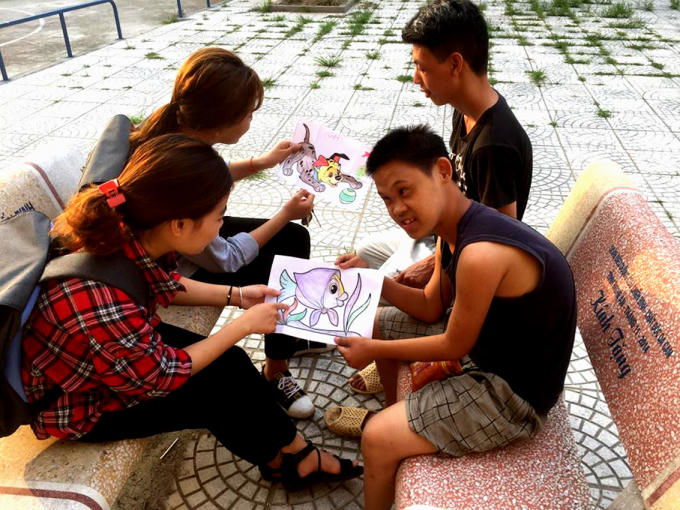 Hoạt động chăm sóc trẻ bị nhiễm chất độc màu da cam