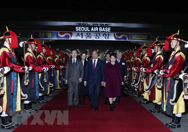 Lễ tiễn Thủ tướng Chính phủ Nguyễn Xuân Phúc và Phu nhân tại sân bay quân sự Seoul, Hàn Quốc. (Ảnh: Thống Nhất/TTXVN)