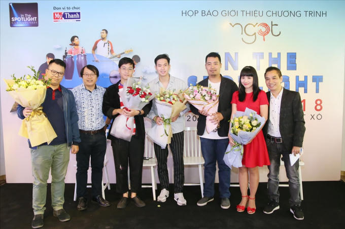 Ekip tổ chức In the Spotlight
