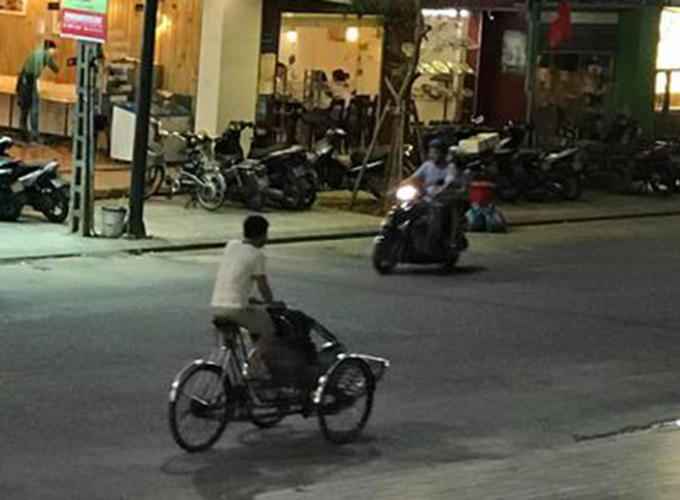 Hình ảnh chiếc xe xích lô mà đôi vợ chồng du khách chụp lại.