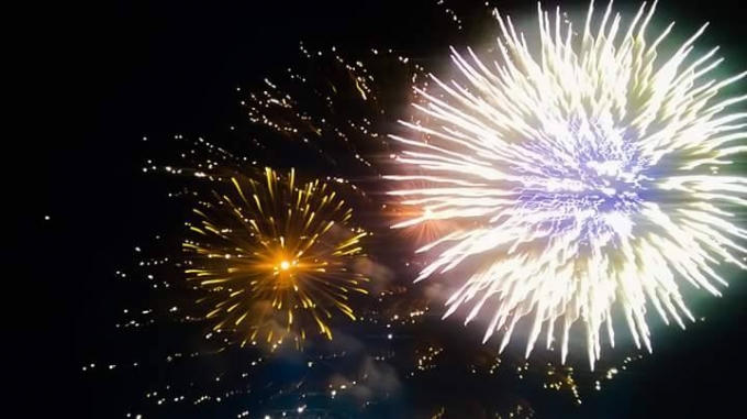 Màn bắn pháo hoa tầm cao 15 phút đã khép lại chương trình "Lễ hội văn hóa dân gian đường phố Việt Trì 2016". (ảnh: Thu Hường)