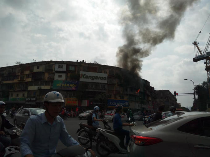 Vụ cháy lớn khiến nhiều người dân vô cùng hoảng hốt.