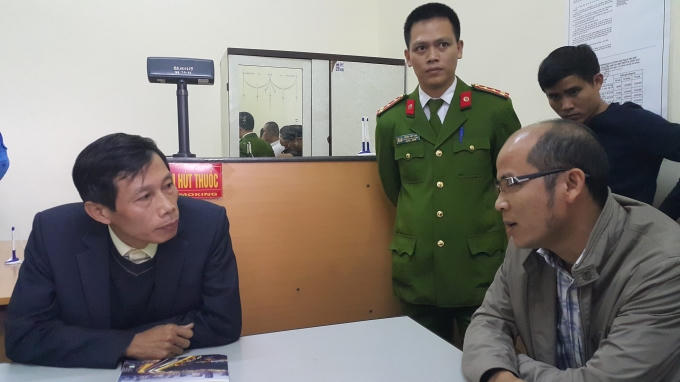 Ông Võ Nghệ Sỹ trả lời những thắc mắc của người dân.