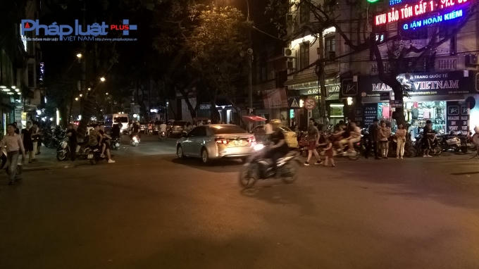 Sau khi lực lượng chức năng giải quyết triệt để, tình hình TTATGT-TTĐT khu vực gầm cầu Chương Dương đã thông thoáng trở lại. ( Ảnh Phạm Hiển )