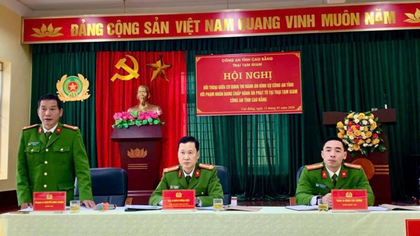 Đại tá Đoàn Hồng Hiệu – Phó Giám đốc, Thủ trưởng Cơ quan Thi hành án hình sự Công an tỉnh và Ban Giám thị chủ trì Hội nghị. (Ảnh: Công an tỉnh Cao Bằng).