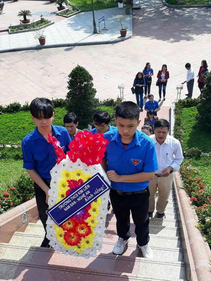 Tri ân các anh hùng liệt sỹ trên Thành cổ.