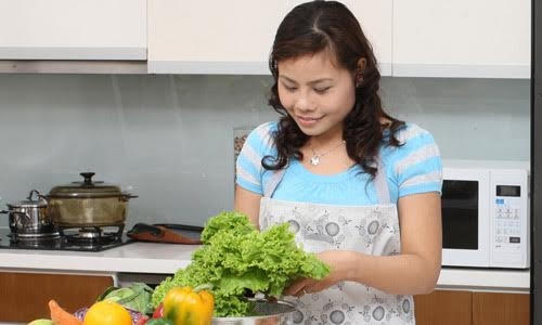 Khi xảy ra ly hôn và chia tài sản vợ chồng tính theo thu nhập công sức thì câu chuyện nội trợ lại trở thành… khó hiểu. (Ảnh minh họa).