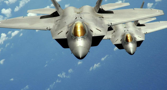 Máy bay chiến đấu "chim ăn thịt" F-22 của Mỹ (Ảnh: Reuters)