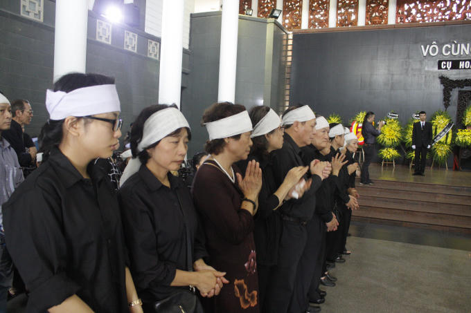 Gia đình thân nhân đau buồn, tiếc thương trước sự ra đi của cụ.