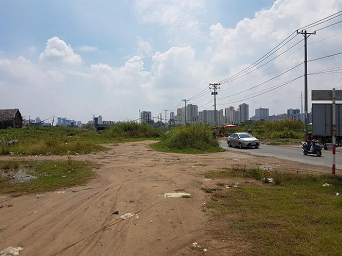 Hàng ngàn hộ dân bị giải tỏa trắng từ nhiều năm qua nhưng đến nay diện tích đất còn bỏ hoang trong Khu đô thị mới Thủ Thiêm.