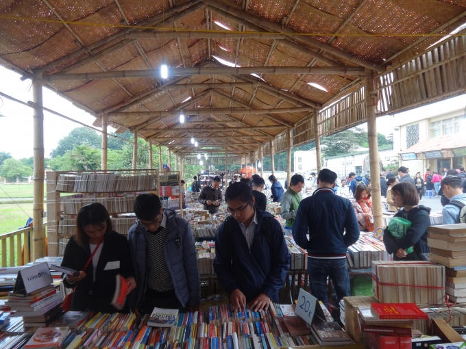 Đại hội sách cũ lần V thu hút sự quan tâm của nhiều độc giả, đặc biệt là các bạn trẻ đang là sinh viên các trường đại học trên địa bàn Hà Nội.