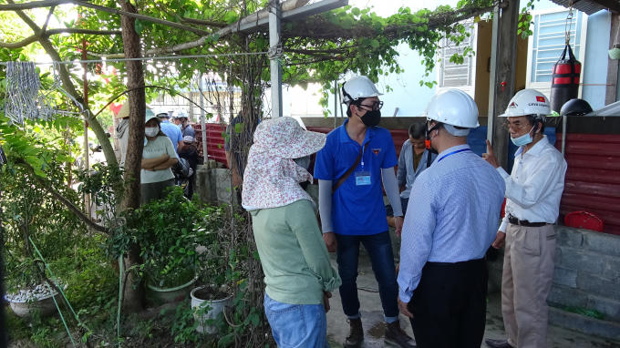 Lực lượng chức năng tiếp tục vận động, tuyên truyền các hộ dân