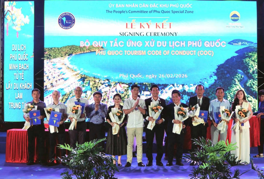 Các doanh nghiệp cùng chính quyền đặc khu Phú Quốc ký cam kết bộ quy tắc ứng xử du lịch