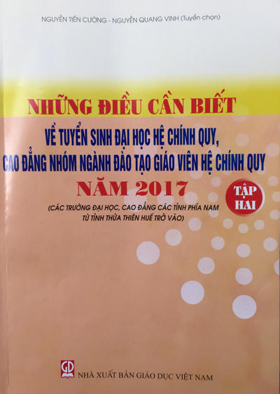 Cuốn sách do Nhà xuất bản Giáo dục Việt Nam phát hành có nhiều mã ngành không đúng so với thông tin các trường đại học công bố. (Ảnh: Mạnh Tùng)