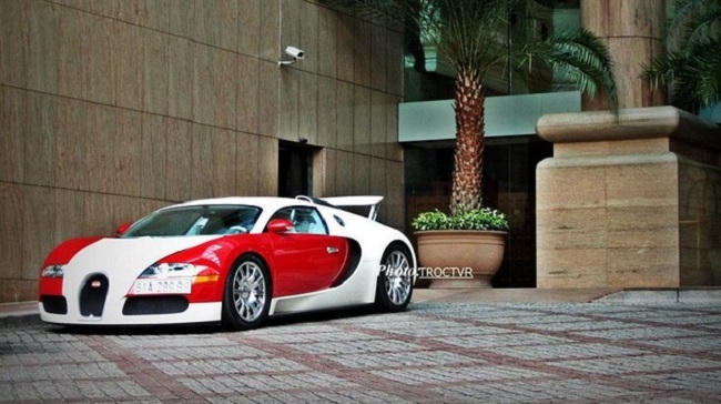 Siêu xe Bugatti Veyron độc nhất tại Việt Nam của Minh "Nhựa".