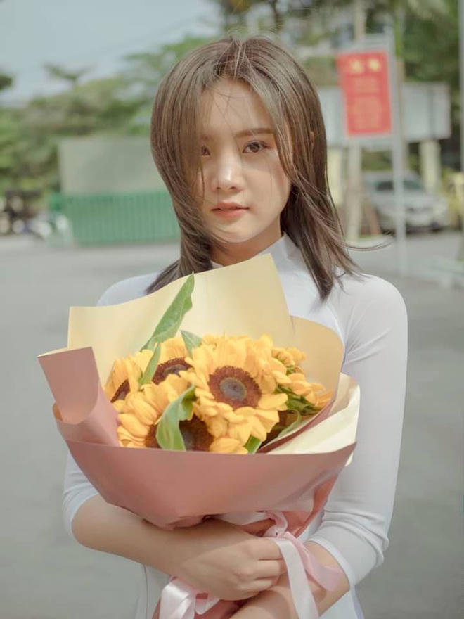 Tuyền hy vọng những dự định sẽ thành hiện thực, cô vừa theo đuổi ngành học đã chọn, vừa cố gắng trau dồi kỹ năng để sống tốt với con đường nghệ thuật.