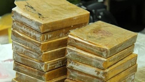 60 bánh heroin, tương đương 20kg, đã bị Công an Thanh Hóa bắt giữ.