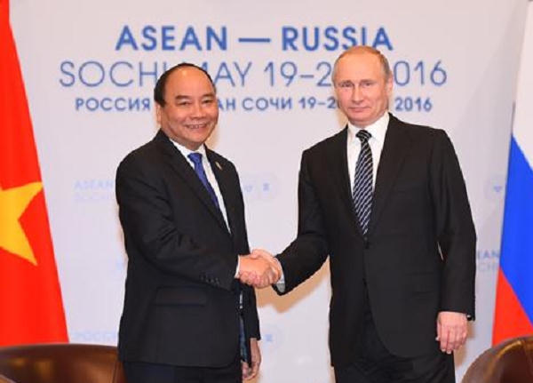 Thủ tướng Chính phủ Nguyễn Xuân Phúc hội kiến Tổng thống Liên bang Nga Vladimir Putin. Ảnh: VGP.