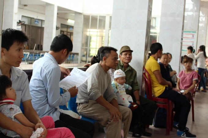 Ngày đầu tiên thu hút đông người. (Ảnh: Đức Biên).