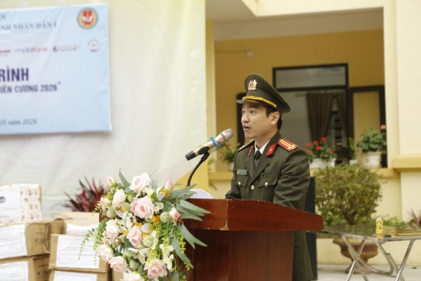 TS, Trung tá Nguyễn Tiến Phương, Phó Trưởng phòng Phòng Chính trị, Bí thư Đoàn Thanh niên Nhà trường, đại diện Đoàn công tác phát biểu tại Chương trình.