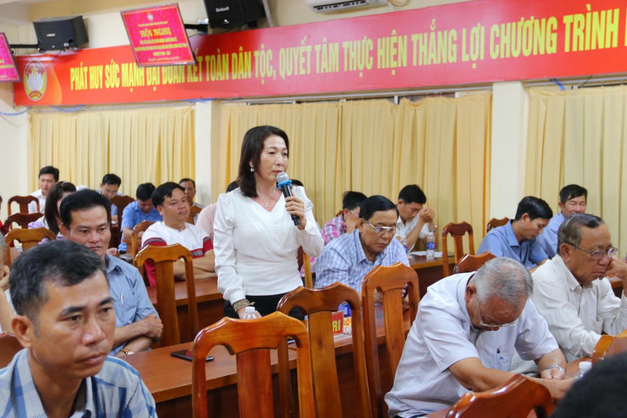 Cử tri xã Sông Đốc đóng góp nhiều ý kiến, kiến nghị liên quan đến phát triển kinh tế biển, hạ tầng giao thông và an sinh xã hội...