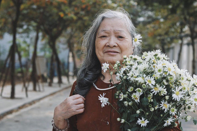 ... và bà Lê Thị Thịnh (80 tuổi)