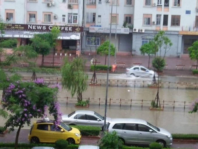 Khu đô thị Nam Trung Yên cũng bị ngập úng nghiêm trọng.