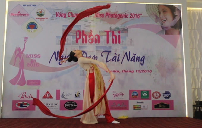 Thí sinh: Hoàng Thùy Linh, đến từ Hà Nội với tiết mục múa của mình.