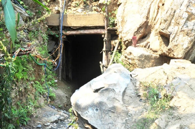 Miệng hầm vàng, nơi các nạn nhân bị nạn.