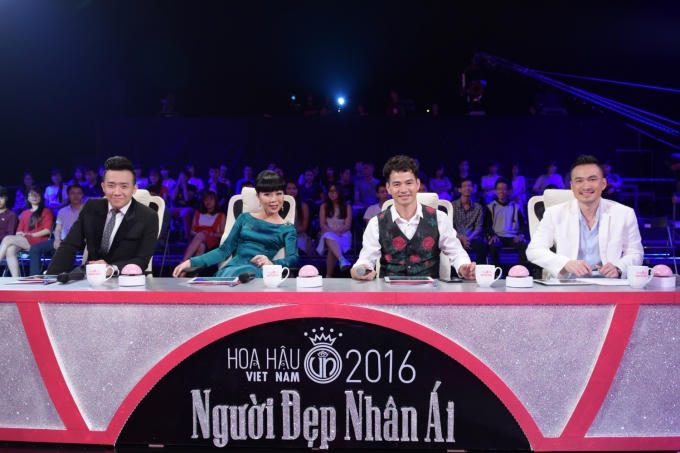 Hội đồng bình luận viên gồm MC Trấn Thành, nhà báo Trác Thuý Miêu, nghệ sĩ Xuân Bắc, diễn viên Chi Bảo đồng hành cùng các thí sinh.